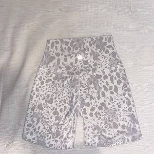 Lululemon 6in shorts cheetah print